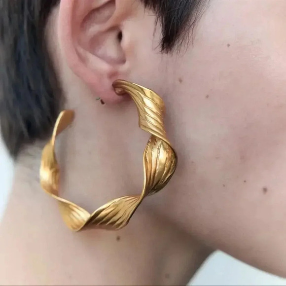 Zara Gold Circle Hoop Earrings - Picture 1 of 8